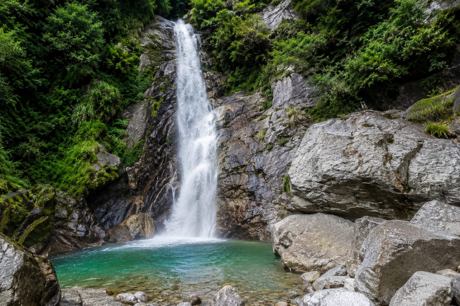 🌊 Dharamshala Waterfall