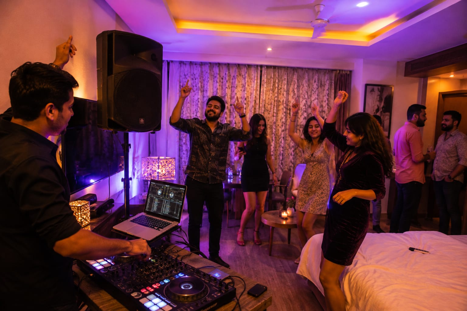 ROOM DJ PARTY